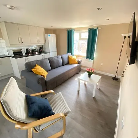 Stunning 1 Bedroom Flat In Wood Green